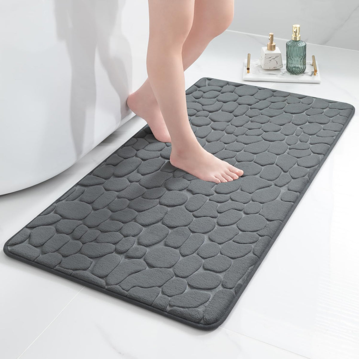 chakme Tapis de Bain en Mousse à mémoire de Forme - Tapis de Douche Absorbant - Tapis de Bain - Tapis décoratif - Antidérapant - pour Salle de Bain et Salon - 43 x 61 cm - Gris foncé