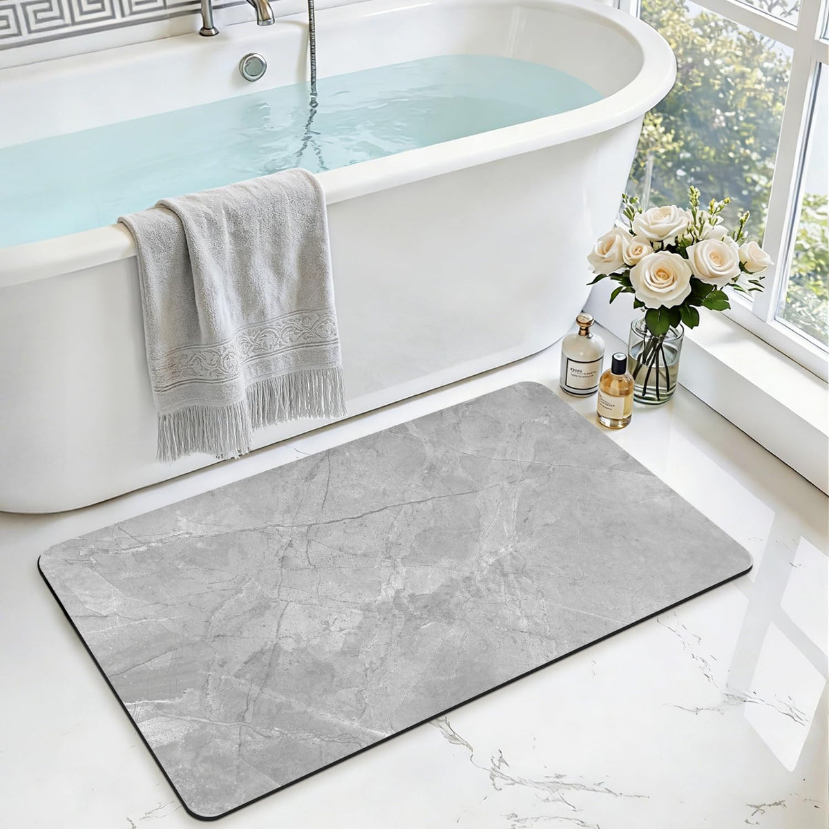 DEXI Tapis de Bain Antidérapant Ultra Mince 40x60cm Noir | Super Absorbant, Sèche Rapide, Motif Marbre Moderne, Facile à Nettoyer, pour Salle de Bain, Baignoire et Douche