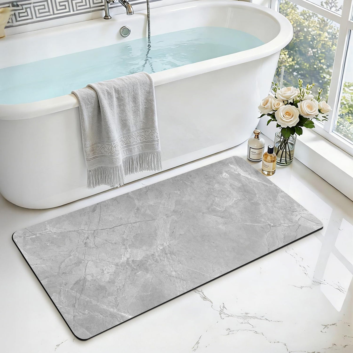 DEXI Tapis de Bain Antidérapant Ultra Mince 40x60cm Noir | Super Absorbant, Sèche Rapide, Motif Marbre Moderne, Facile à Nettoyer, pour Salle de Bain, Baignoire et Douche