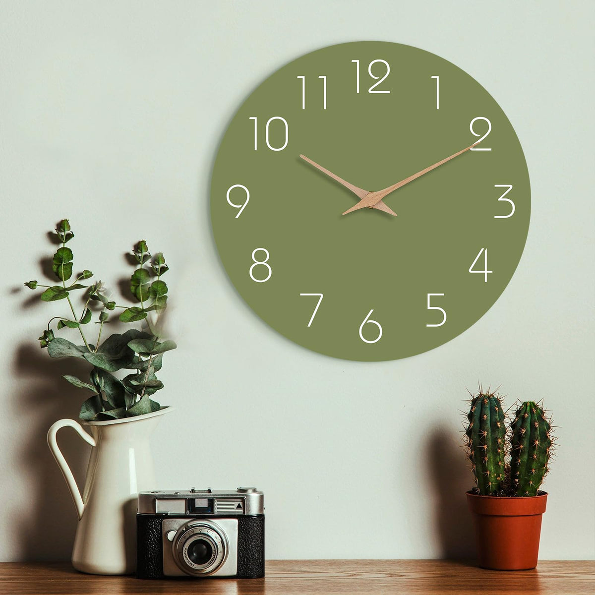 Mosewa Horloge Murale, 20cm Silencieuse sans tic-tac, Design Moderne en Bois, Parfaite pour la Décoration de la Chambre, du Salon, de la Cuisine, de la Salle de Bain et du Bureau, Noire