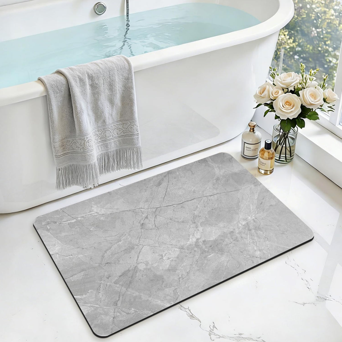 DEXI Tapis de Bain Antidérapant Ultra Mince 40x60cm Noir | Super Absorbant, Sèche Rapide, Motif Marbre Moderne, Facile à Nettoyer, pour Salle de Bain, Baignoire et Douche
