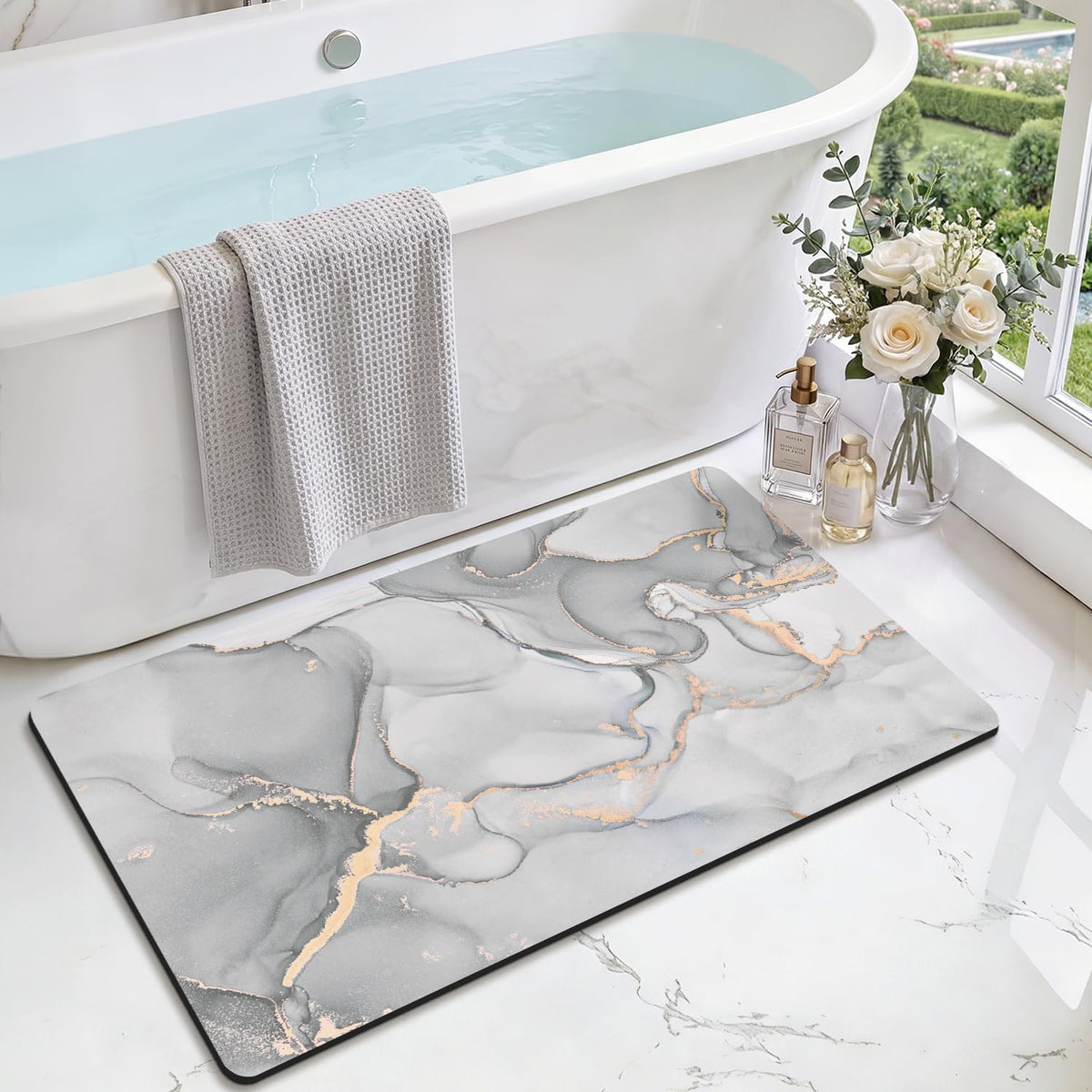DEXI Tapis de Bain Antidérapant Ultra Mince 40x60cm Noir | Super Absorbant, Sèche Rapide, Motif Marbre Moderne, Facile à Nettoyer, pour Salle de Bain, Baignoire et Douche