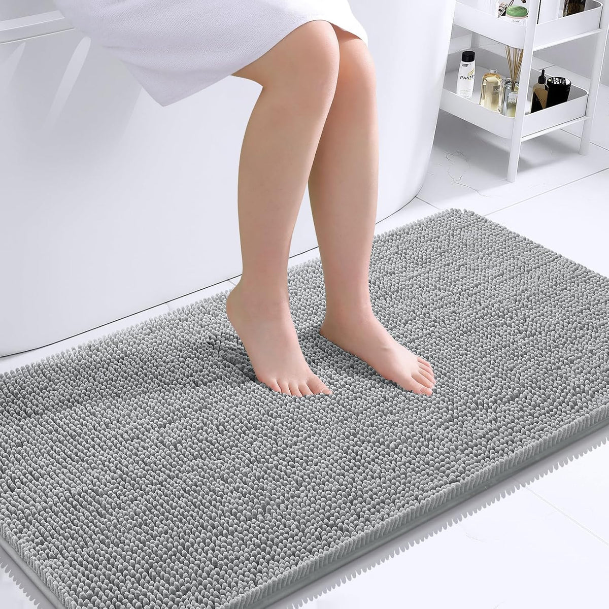Tapis de bain OLANLY (76 x 51 cm) – Tapis en chenille ultra-doux et absorbant | Gris, dos en caoutchouc à séchage rapide, lavable en machine (pour sol de salle de bain, baignoire et douche), accessoire de décoration