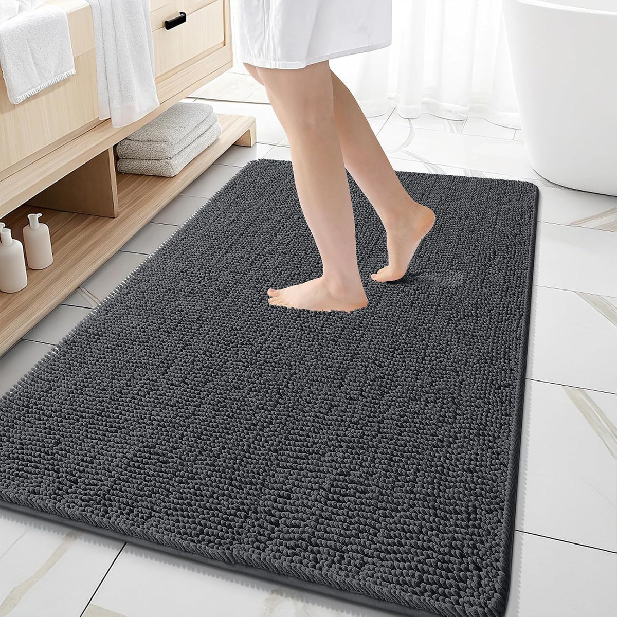 Tapis de bain OLANLY (76 x 51 cm) – Tapis en chenille ultra-doux et absorbant | Gris, dos en caoutchouc à séchage rapide, lavable en machine (pour sol de salle de bain, baignoire et douche), accessoire de décoration