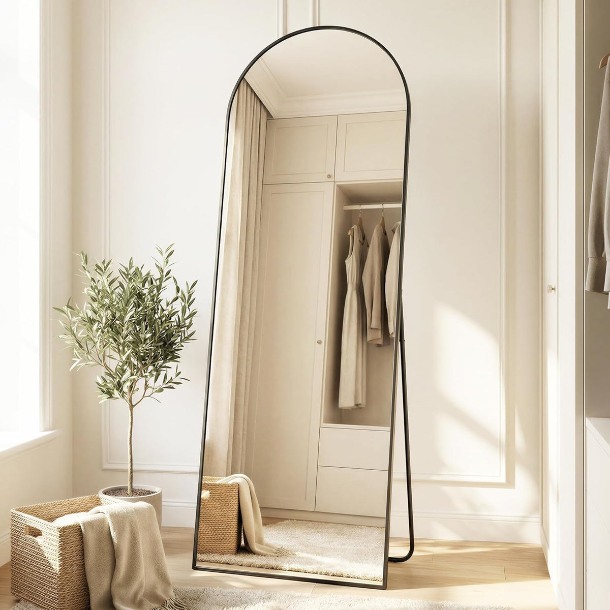 SONGMICS Miroir Intégral, 160 x 50 cm, Miroir Arqué sur Pied, à Poser au Sol, Cadre en Alliage d’Aluminium, Verre Trempé, pour Chambre, Salon, Dressing, Noir d'encre LFM031B01 | Cadre en alliage d'aluminium pour chambre à coucher, salon, vestiaire, noir m