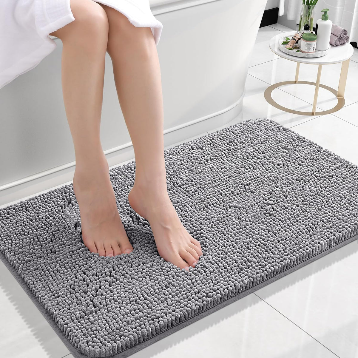 Tapis de bain OLANLY (76 x 51 cm) – Tapis en chenille ultra-doux et absorbant | Gris, dos en caoutchouc à séchage rapide, lavable en machine (pour sol de salle de bain, baignoire et douche), accessoire de décoration